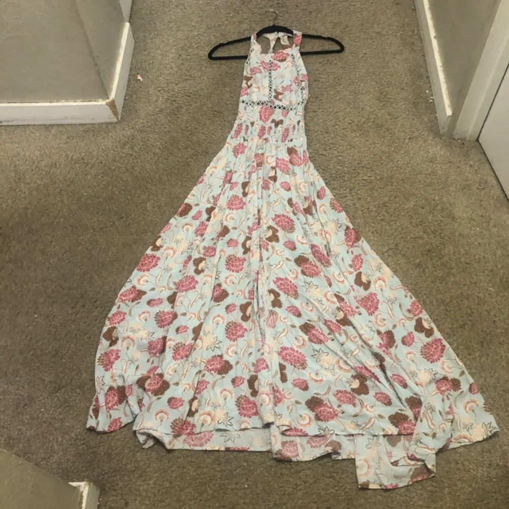 Jaase brand maxi dress, likely in a bohemian floral print such as the 'Alohi' pr - Picture 10 of 11